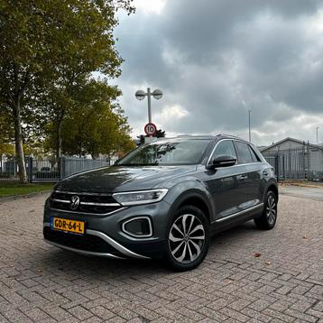 Volkswagen T-Roc 1.5 TSI 150pk 7-DSG 2022 Grijs Panoramadak beschikbaar voor biedingen