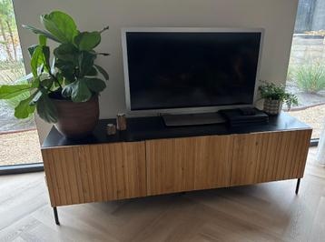 Grand Gravure tv-meubel Woood 180x46x56 beschikbaar voor biedingen