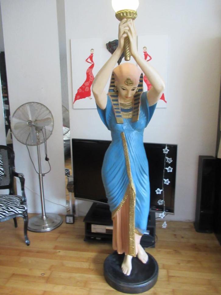 Zwaar Egyptisch beeld met lamp, Antiek en Kunst, Kunst | Beelden en Houtsnijwerken, Ophalen