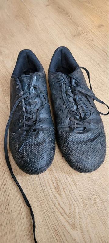 Voetbalschoenen maat 43 - Gedragen beschikbaar voor biedingen