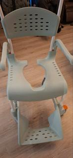 Verrijdbare geremde douchestoel etac met voetplank, Ophalen