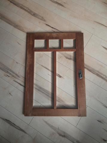 Raam met 5 ruitjes, facet-glas beschikbaar voor biedingen