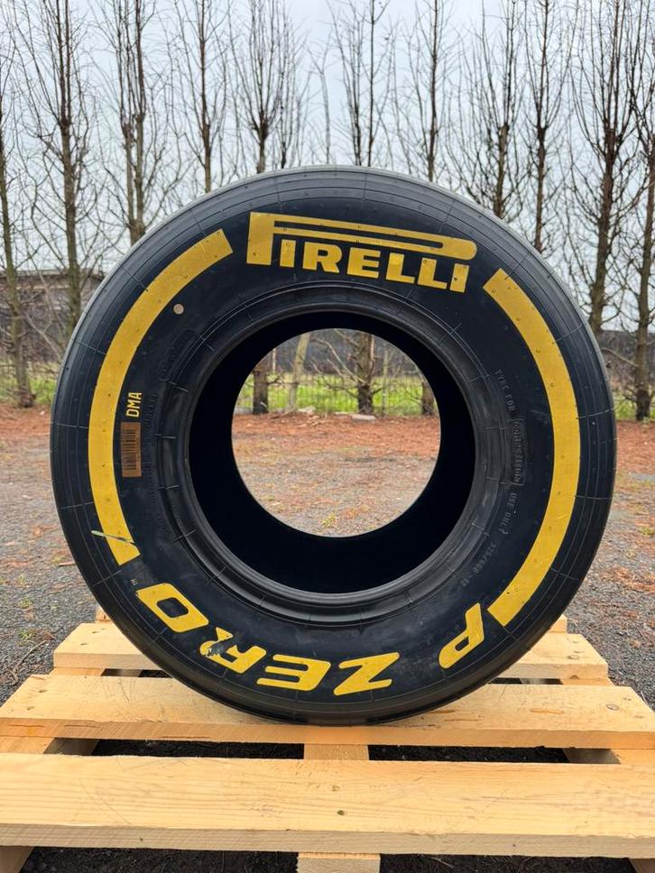 Pirelli F1 Medium achterband, Verzamelen, Automerken, Motoren en Formule 1, Formule 1, Ophalen of Verzenden