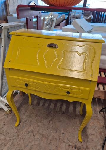Secretaire  beschikbaar voor biedingen