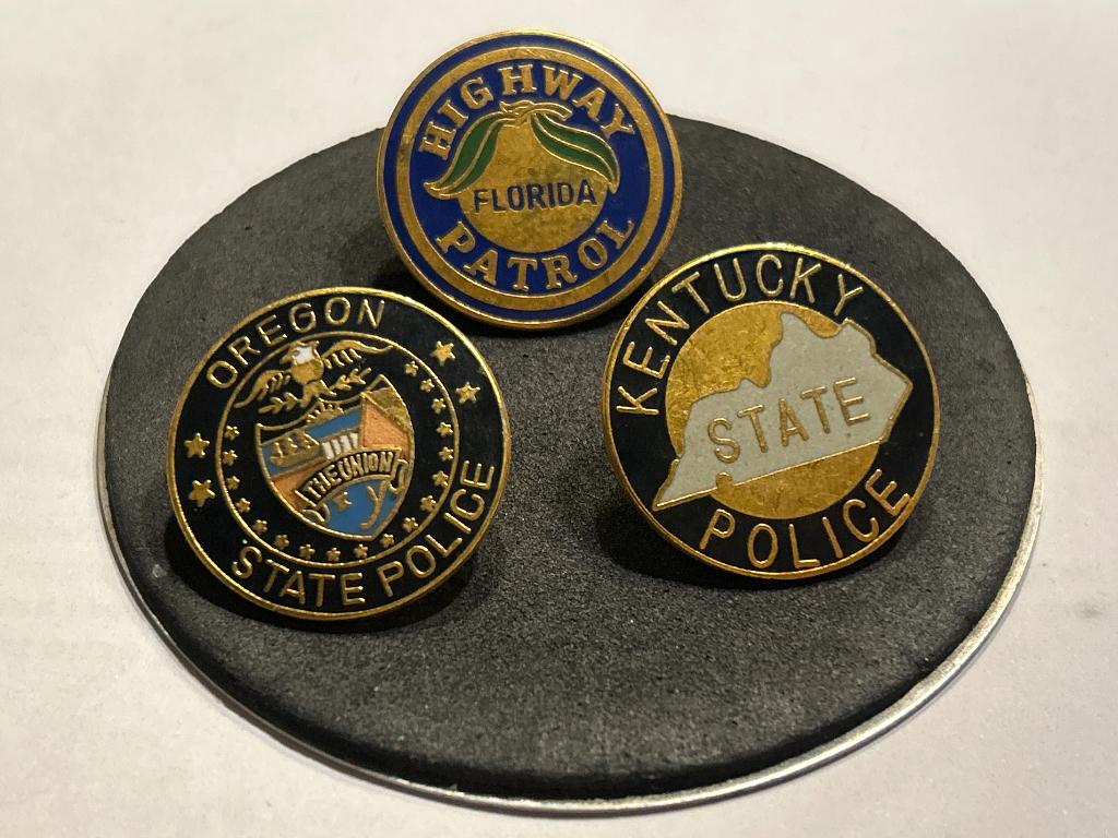 Set van 3 Amerikaanse politie souvenir pins/ challenge coins, Verzenden, Landmacht, Amerika, Embleem of Badge