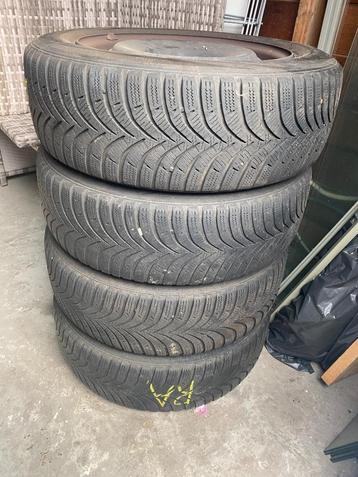  Setje 15 inch stalen velgen winterbanden 185/65R15 Hankook beschikbaar voor biedingen