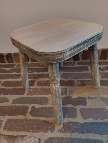plantentafeltje/krukje hout beschikbaar voor biedingen