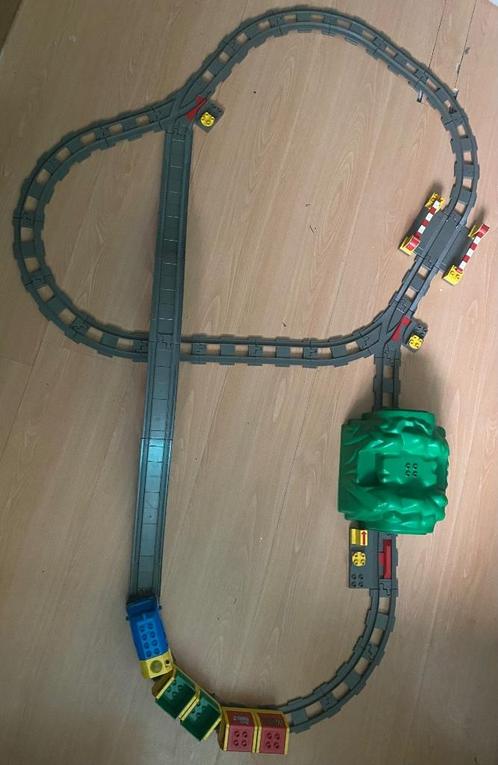 Duplo treinbaan met electriche lok wissels en brug, Kinderen en Baby's, Speelgoed | Duplo en Lego, Zo goed als nieuw, Duplo, Complete set