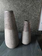 2 vazen, kleur grijs, 32 en 24 cm hoogte, Huis en Inrichting, Woonaccessoires | Vazen, Minder dan 50 cm, Ophalen of Verzenden