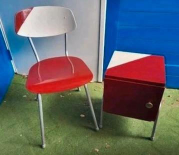 Houten stoel met kastje vintage rood wit beschikbaar voor biedingen