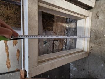 2 kozijnen,  nieuw. Ca. 60x43 en 128x43 beschikbaar voor biedingen