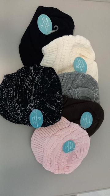 6 Mutsen met Klep - Verschillende kleurstellingen! beschikbaar voor biedingen