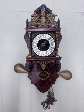 Wandklok beschikbaar voor biedingen