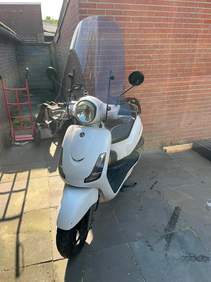 Sym fiddle 2  pallamour wit, Fietsen en Brommers, Scooters | Kymco, Zo goed als nieuw, Overige modellen, Benzine, Ophalen of Verzenden