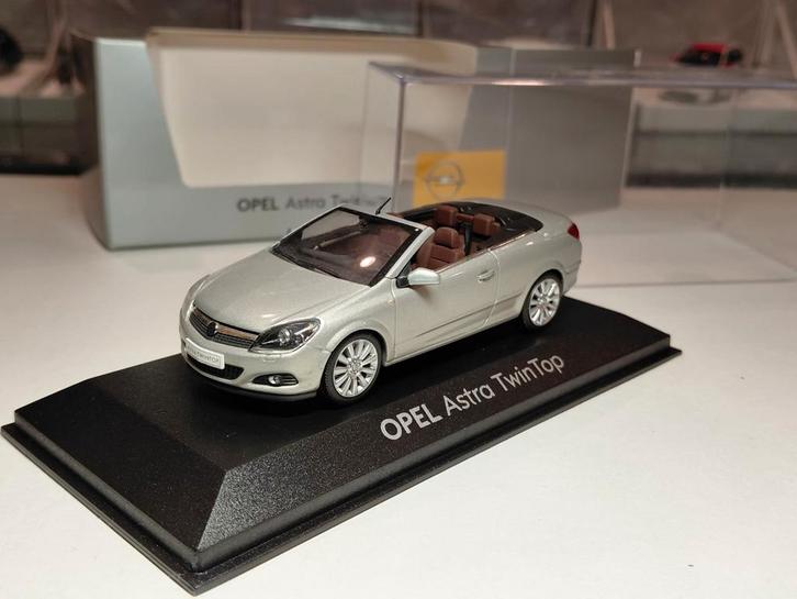 Opel Astra H TwinTop 2006-2011 Panna Cotta 1/43 Minichamps, Hobby en Vrije tijd, Modelauto's | 1:43, Zo goed als nieuw, Auto, MiniChamps