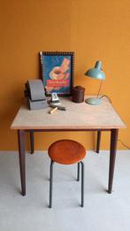 Vintage Bureau Tafeltje met Linoleum Blad, bijzettafeltje, Ophalen, Gebruikt, Onbekend, Onbekend
