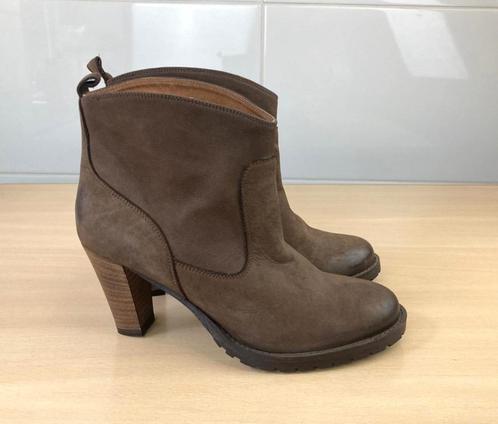 Piolo leer bruine enkellaarsjes met hak mt 38 ZGAN, Kleding | Dames, Schoenen, Zo goed als nieuw, Lage of Enkellaarzen, Bruin