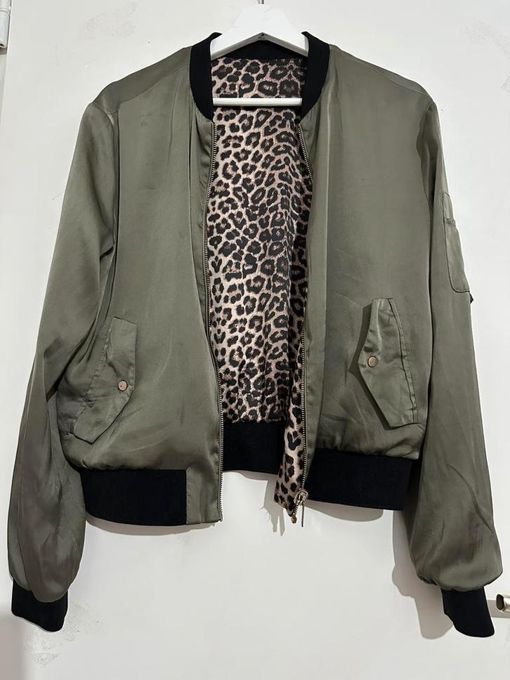 Pull & bear double sided bomber jacket S / M, Kleding | Dames, Jassen | Zomer, Nieuw, Ophalen of Verzenden