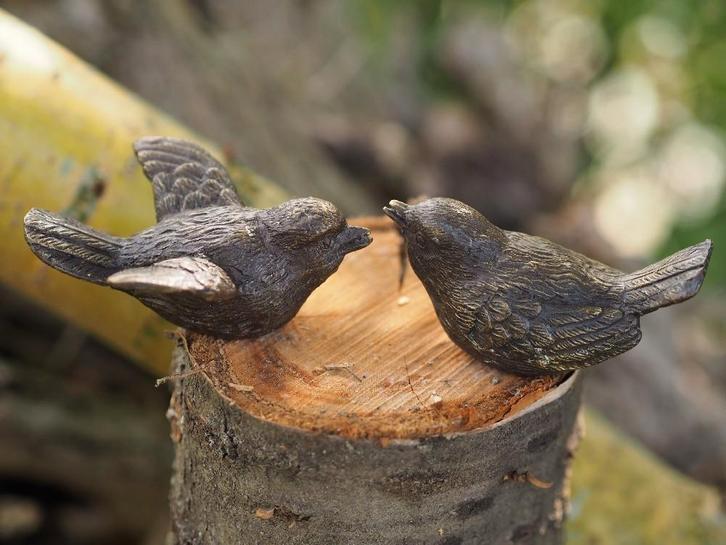 2 bronzen vogeltjes / MUSSEN /nieuw, Tuin en Terras, Tuinbeelden, Nieuw, Dierenbeeld, Ophalen of Verzenden