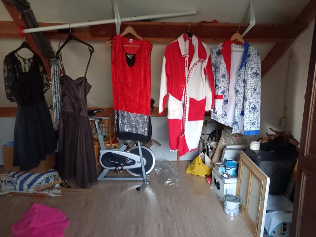 Prachtige carnavals kleding zwarte jurk met petticoat, Ophalen of Verzenden, Zo goed als nieuw, Maat 38/40 (M), Carnaval