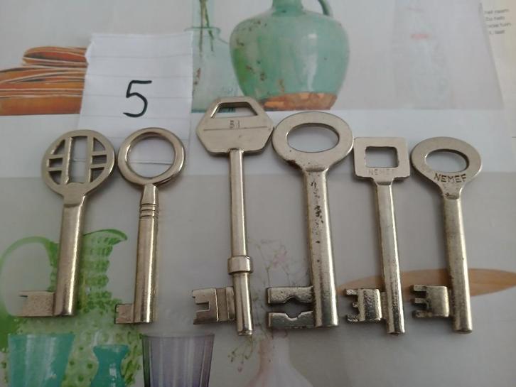 6 sleutels, antiek brocante (adv.5), Antiek en Kunst, Curiosa en Brocante, Ophalen of Verzenden