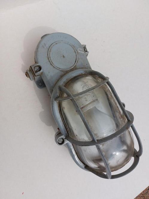 Oude industriële Wandlamp/Stallamp, Antiek en Kunst, Antiek | Lampen, Ophalen of Verzenden