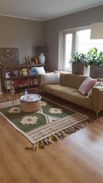 Okergele Mosterd Bank - 240cm breed, Huis en Inrichting, Banken | Bankstellen, Ophalen, Gebruikt, Minder dan 75 cm, Rechte bank