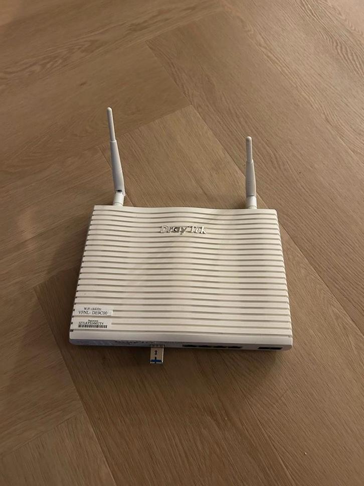 DrayTek Vigor2132FVN router: 5 euro, Computers en Software, Routers en Modems, Zo goed als nieuw, Router, Ophalen