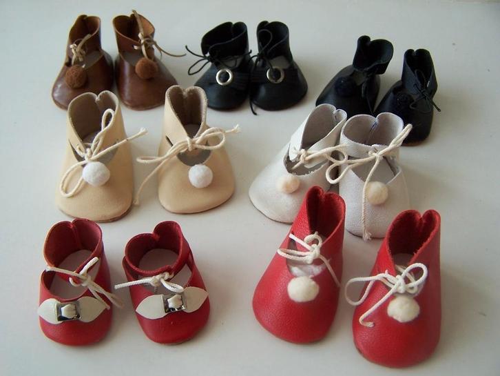 Poppenschoentjes groot en klein, Verzamelen, Poppen, Pop, Ophalen of Verzenden