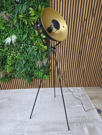 Industriële driepoot vloerlamp, zwart met goud beschikbaar voor biedingen