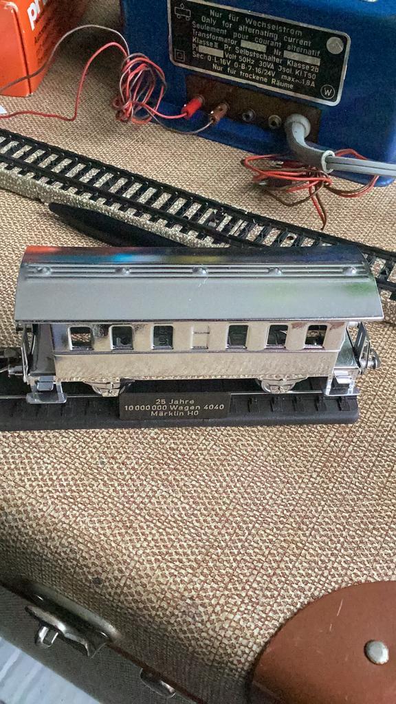 Marklin “verchroomde” 4040 speciale uitgave met sokkel nieuw, Hobby en Vrije tijd, Modeltreinen | H0, Nieuw, Wagon, Wisselstroom