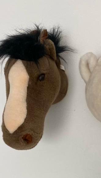 Wild & soft bibib paard dierenhoofd voor in de kinderkamer