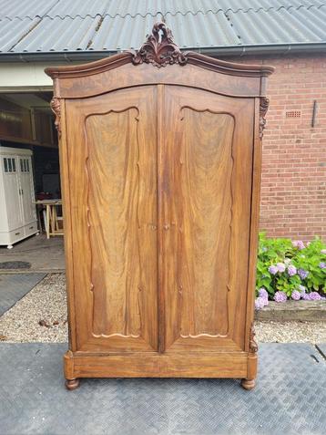 Antieke kast opknapper beschikbaar voor biedingen