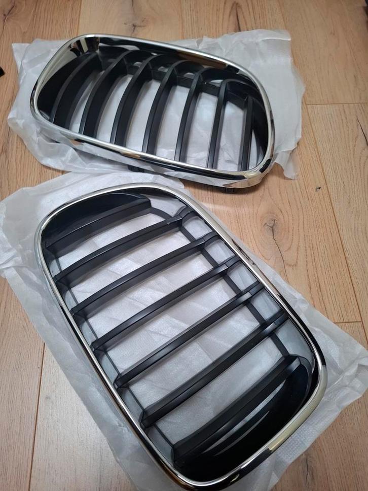 Originele Chrome-Zwarte Grill BMW X3 F25, Auto-onderdelen, Carrosserie en Plaatwerk, Bumper, BMW, Voor, Gebruikt, Ophalen of Verzenden