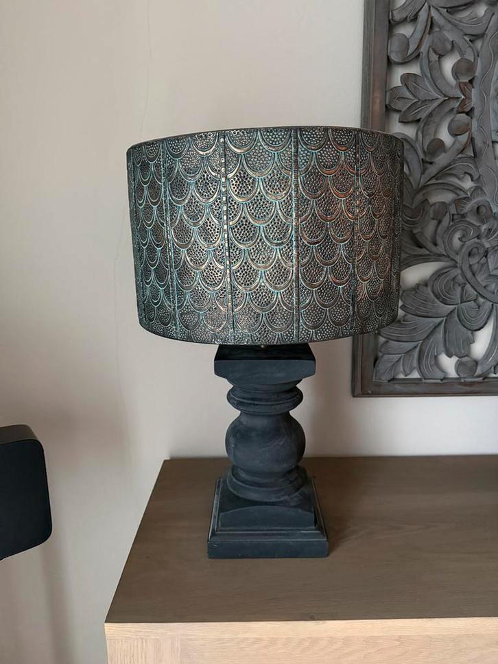 Balusterlamp met opengewerkte metalen kap, Huis en Inrichting, Lampen | Tafellampen, Zo goed als nieuw, Minder dan 50 cm, Ophalen