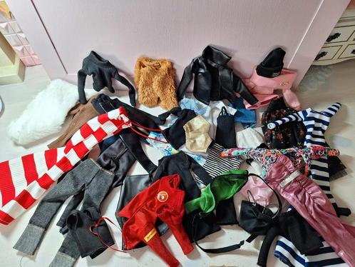 Grote partij barbie kleding voor verschillende maten, Verzamelen, Poppen, Zo goed als nieuw, Kleertjes, Ophalen of Verzenden