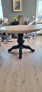 Ronde massieve eettafel met mooie bolpoot., Huis en Inrichting, 100 tot 150 cm, Ophalen of Verzenden, Zo goed als nieuw, Vijf personen of meer