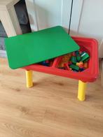 Leuke speeltafel vol met blokjes!, Kinderen en Baby's, Kinderkamer | Tafels en Stoelen, Gebruikt, Ophalen