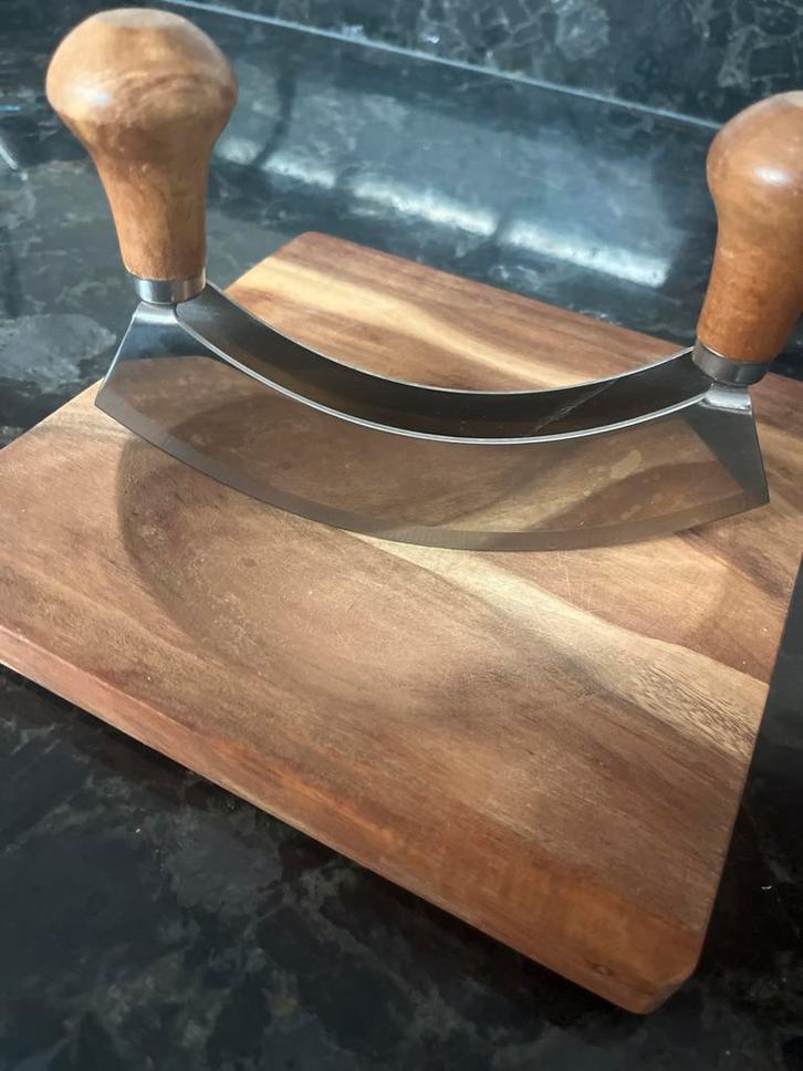 Mezzaluna wiegemes met bamboe snijplank, Huis en Inrichting, Keuken | Keukenbenodigdheden, Gebruikt, Ophalen of Verzenden