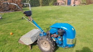 Tweewielige tuintractor tuintrekker tuinfrees tuin tractor beschikbaar voor biedingen