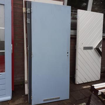 dichte deur buitendeur 82,5 x 201,5cm met ventilatie beschikbaar voor biedingen