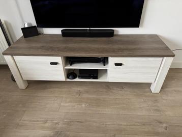 Tv meubel met salontafel beschikbaar voor biedingen