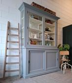 Brocante/Landelijke zacht grijze winkelkast, buffetkast