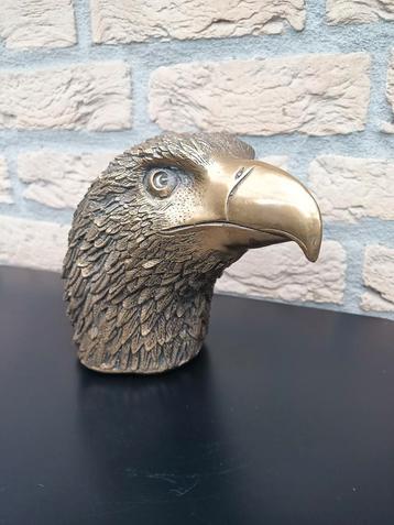 Adelaarskop brons beschikbaar voor biedingen