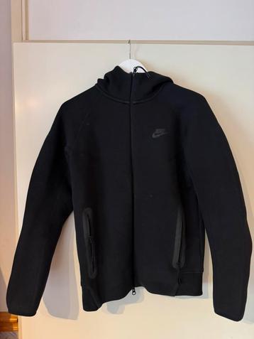 Nike tech pak beschikbaar voor biedingen
