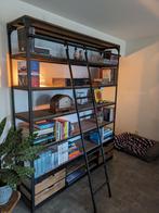 Industriële boekenkast met ladder, Huis en Inrichting, Kasten | Boekenkasten, 150 tot 200 cm, 25 tot 50 cm, Industrieel, Metaal