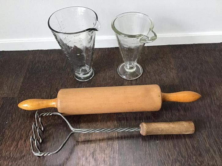 Houten deegroller + stamper + 2 glazen maatbekers, Huis en Inrichting, Keuken | Keukenbenodigdheden, Zo goed als nieuw, Ophalen of Verzenden