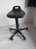 Zwarte bureaukruk met wielen, Huis en Inrichting, Ophalen, Zo goed als nieuw, Zwart, Bureaukruk