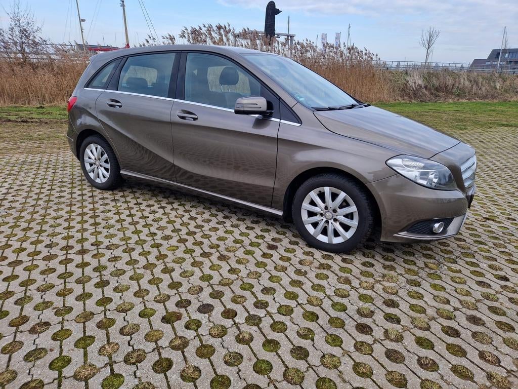 Mercedes-Benz B-Klasse 1.6 B180 5DRS Blue EFF 2012 Bruin, Voorwielaandrijving, 4 cilinders, Bruin, Leder en Stof