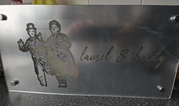 laurel and hardy spiegel met verlichting beschikbaar voor biedingen